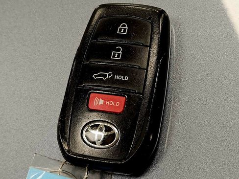 Used 2022 Toyota Corolla Cross XLE w/ Convenience Package image 43