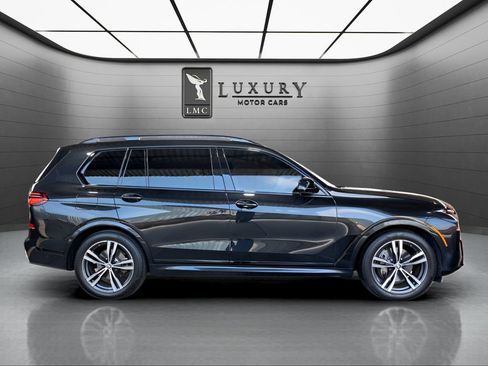 Used 2023 BMW X7 xDrive40i w/ M Sport Package AWD/4WD image 9