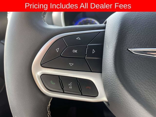 Used 2025 Chrysler Pacifica Select FWD image 27