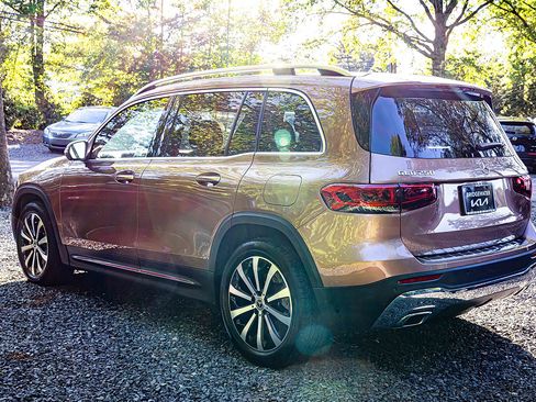 Used 2023 Mercedes-Benz GLB 250 4MATIC image 4