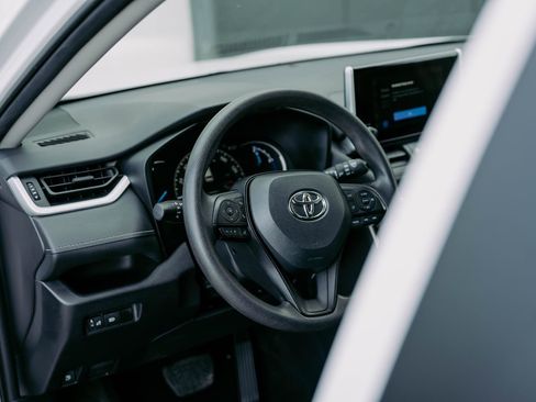 Used 2024 Toyota RAV4 XLE image 16