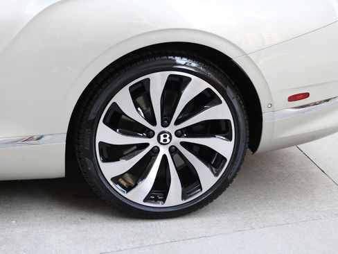 Used 2024 Bentley Continental GT image 28