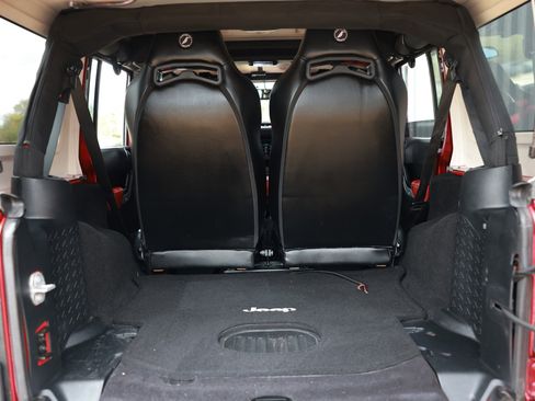 Used 2016 Jeep Wrangler Unlimited Rubicon w/ Connectivity Group AWD/4WD image 28