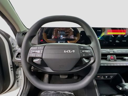 New 2025 Kia K4 LX image 11