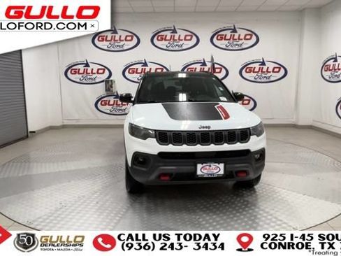 Used 2025 Jeep Compass Trailhawk w/ Trailer Tow Group AWD/4WD image 3