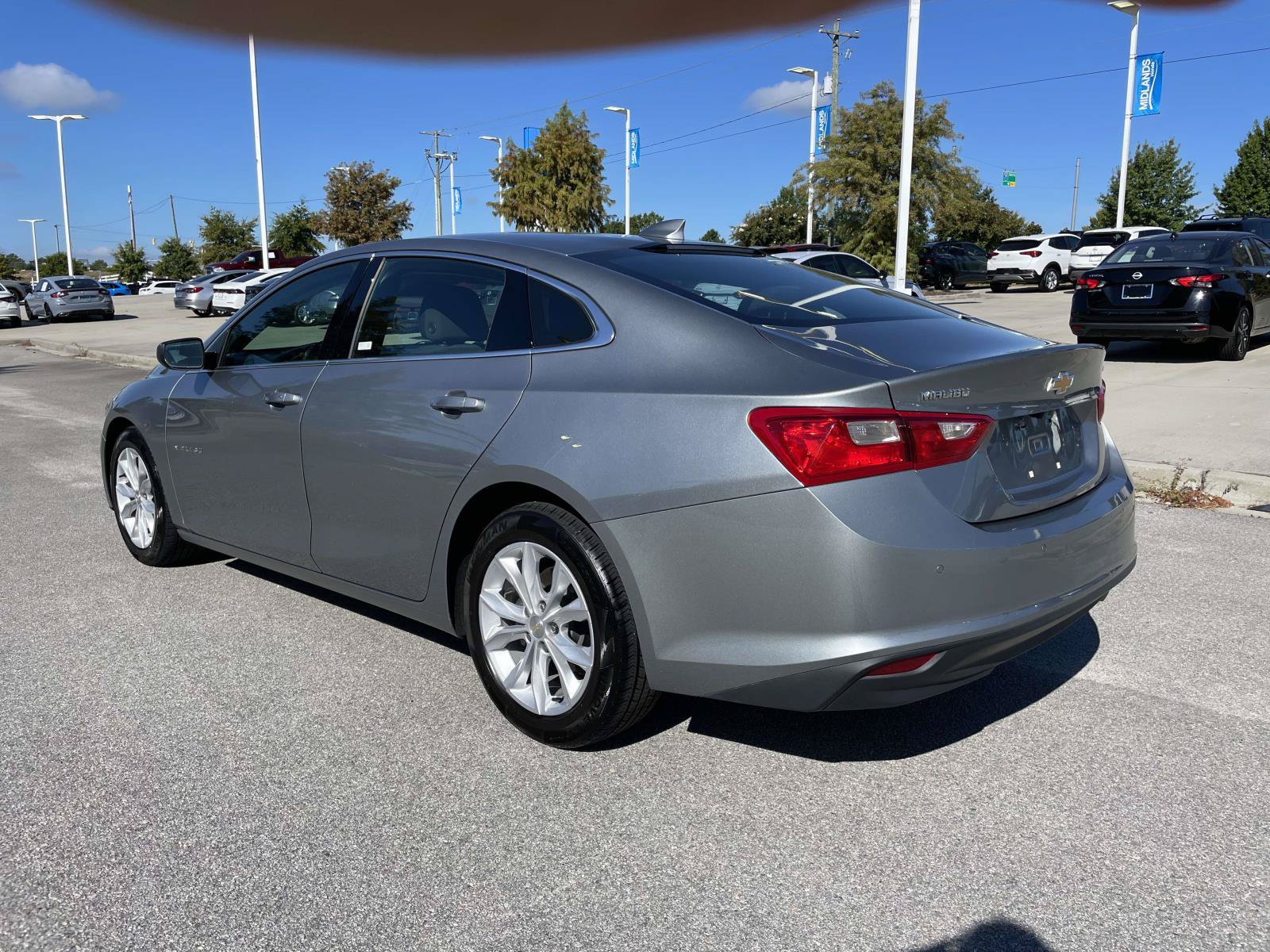 Used 2025 Chevrolet Malibu LT FWD image 4