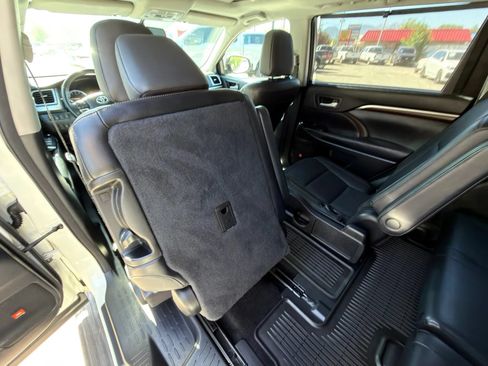 Used 2015 Toyota Highlander Limited AWD/4WD image 22