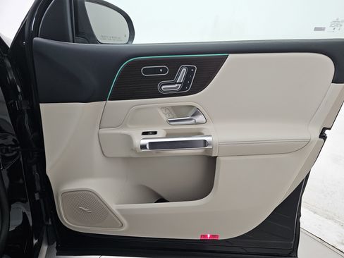 New 2026 Mercedes-Benz GLB 250 4MATIC image 17