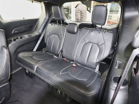 Used 2019 Chrysler Pacifica Touring-L Plus w/ S Appearance Package image 17