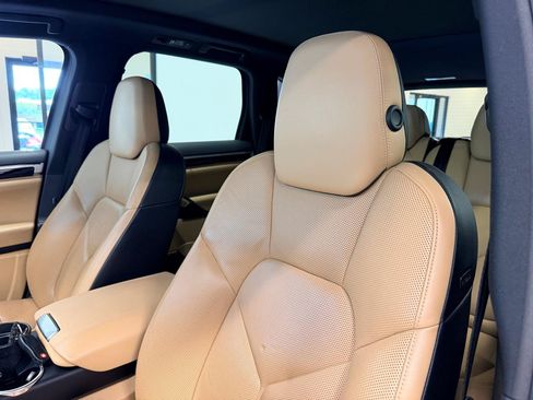 Used 2016 Porsche Cayenne AWD/4WD image 18
