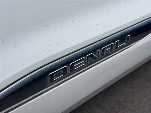 Used 2019 GMC Acadia Denali image 4