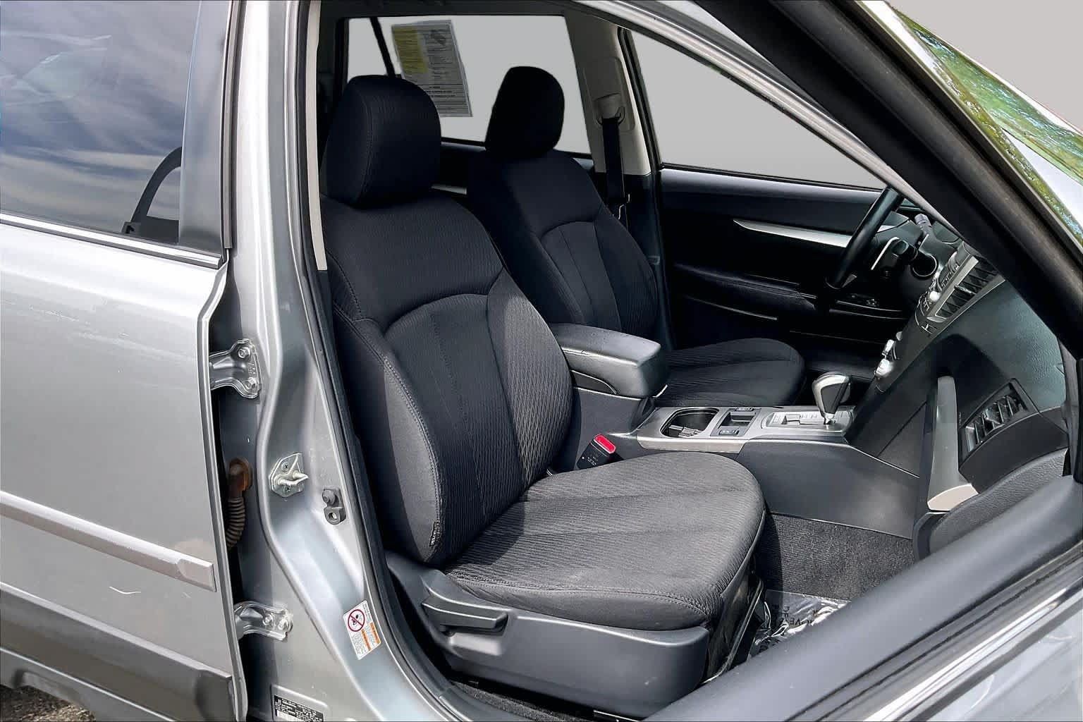 Used 2011 Subaru Outback 2.5i Premium w/ All-Weather Pkg AWD/4WD image 8