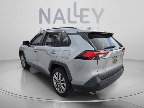 Used 2019 Toyota RAV4 XLE Premium FWD image 3