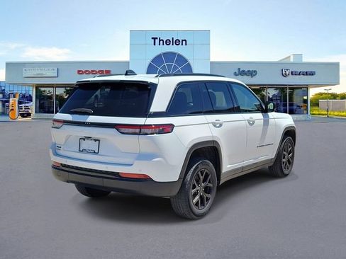 Used 2024 Jeep Grand Cherokee Altitude AWD/4WD image 5