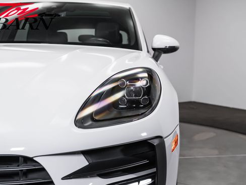 Used 2021 Porsche Macan AWD/4WD image 10