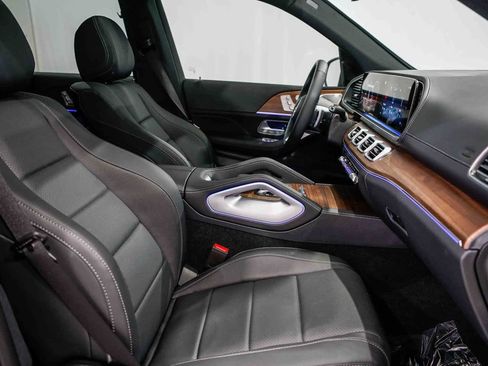 Used 2025 Mercedes-Benz GLS 450 4MATIC image 16
