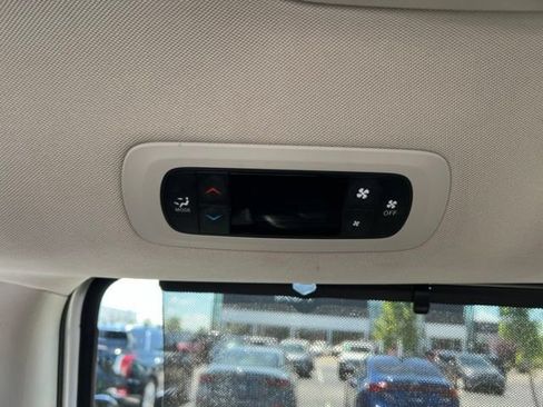 Used 2020 Chrysler Voyager Lxi FWD image 28