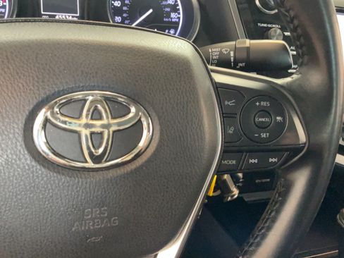 Used 2019 Toyota Camry SE FWD image 18