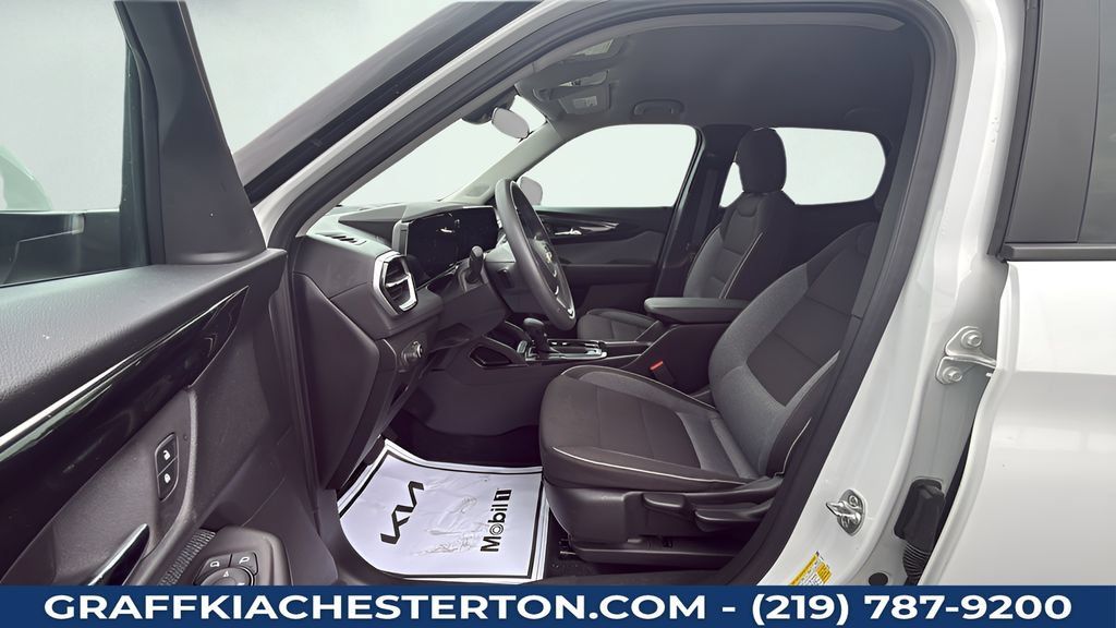 Used 2025 Chevrolet TrailBlazer LT AWD/4WD image 22