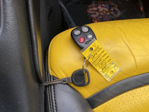 Used 1998 Chevrolet Corvette Convertible w/ Memory Pkg image 25