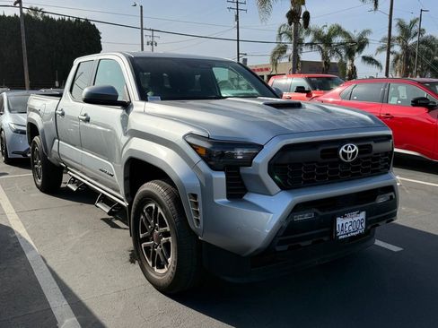 Used 2024 Toyota Tacoma TRD Sport w/ TRD Sport Upgrade Package image 1