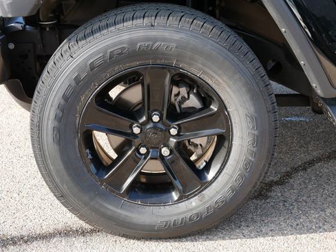 Used 2020 Jeep Wrangler Unlimited Sahara image 15