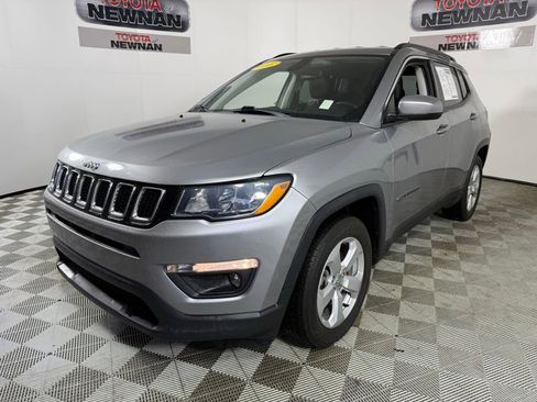 Used 2021 Jeep Compass Latitude FWD image 3