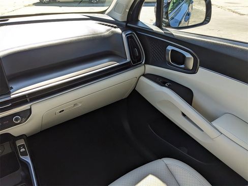 Certified 2024 Kia Sorento S w/ Panoramic Sunroof Package image 18