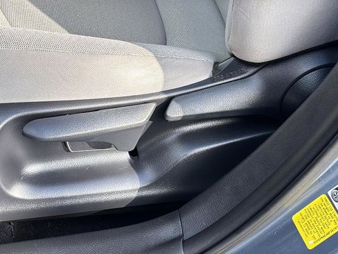 Used 2022 Toyota Corolla LE image 19