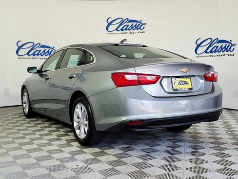 Used 2025 Chevrolet Malibu LT FWD image 2