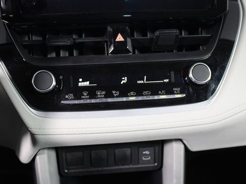 Used 2025 Toyota Corolla Cross L FWD image 23