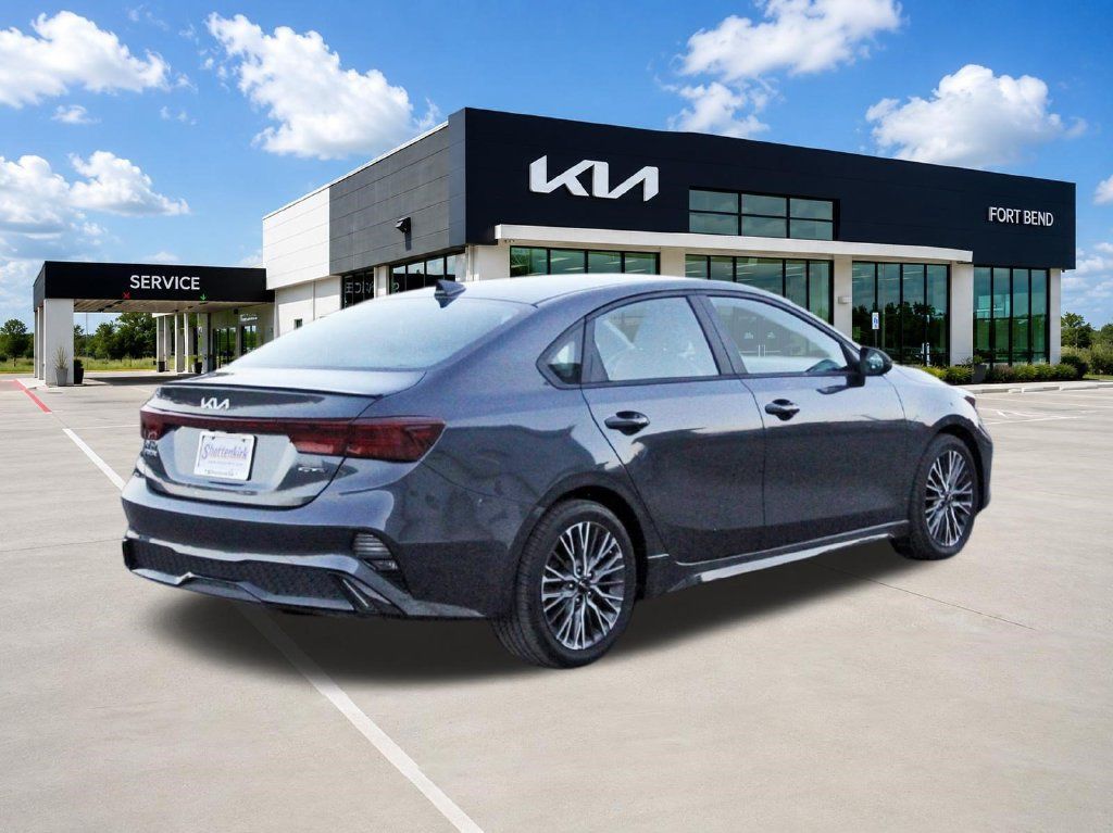 Used 2022 Kia Forte GT-Line w/ GT-Line Technology Package FWD image 5