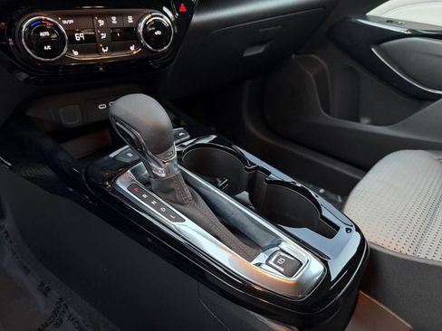 Used 2025 Chevrolet Trax LT w/ LT Convenience Package image 39