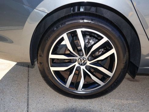 Used 2026 Volkswagen Jetta SE FWD image 9