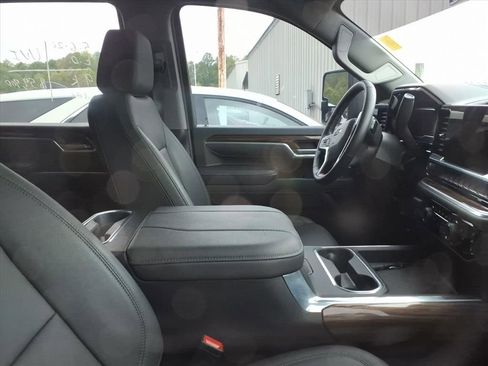 Used 2025 Chevrolet Silverado 2500 LT w/ Trail Boss Package AWD/4WD image 13