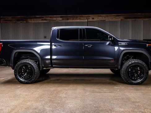 Used 2025 GMC Sierra 1500 AT4 w/ AT4 Premium Package image 11