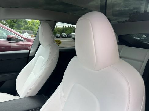 Used 2024 Tesla Model Y Long Range AWD/4WD image 11