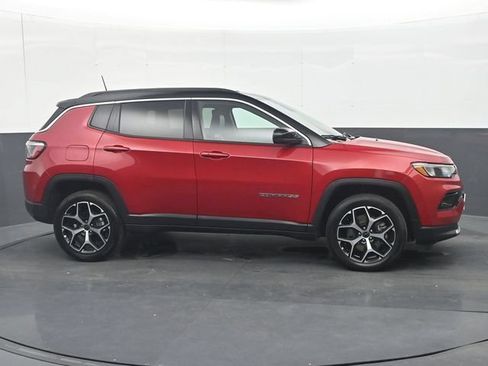 Used 2025 Jeep Compass Limited AWD/4WD image 8