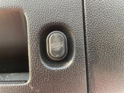 Used 2018 GMC Yukon XL SLT w/ Premium Edition image 17