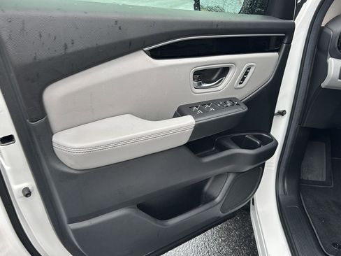 Used 2025 Honda Pilot Touring image 14