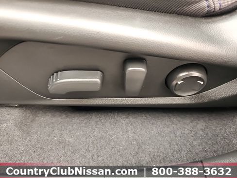 Used 2025 Subaru Forester Premium AWD/4WD image 12