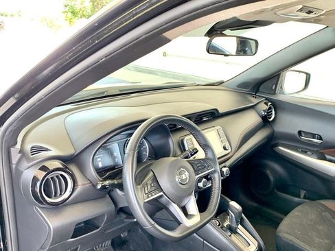 Used 2020 Nissan Kicks SR image 11