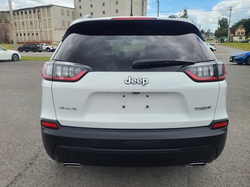 Used 2022 Jeep Cherokee Latitude Lux w/ Mopar Interior Package AWD/4WD image 8