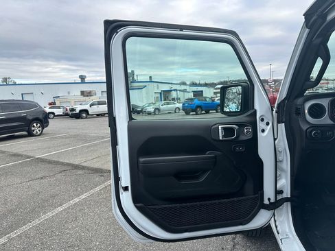 Used 2024 Jeep Wrangler Sport S image 11