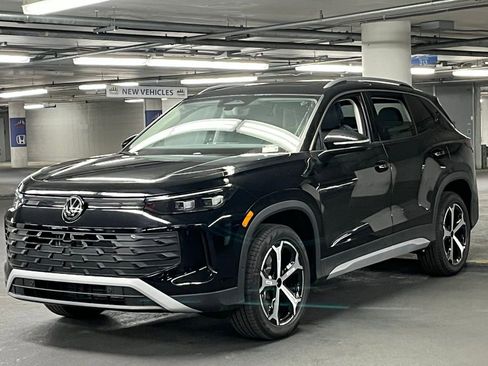 New 2026 Volkswagen Tiguan SE image 3