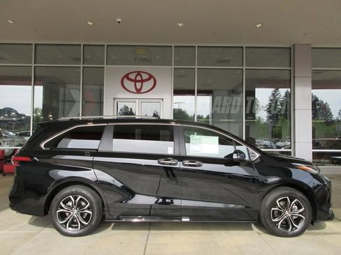 New 2026 Toyota Sienna Platinum AWD/4WD image 3