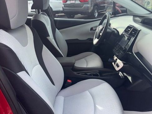 Used 2018 Toyota Prius Two image 18