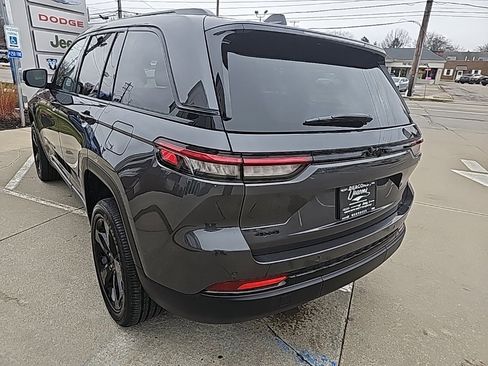 Certified 2025 Jeep Grand Cherokee Altitude image 13