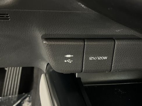 Used 2019 Toyota Camry LE FWD image 29