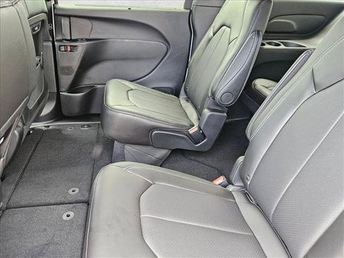 New 2027 Chrysler Pacifica Select FWD image 15